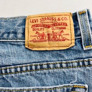 Women’s vintage Levi’s 550